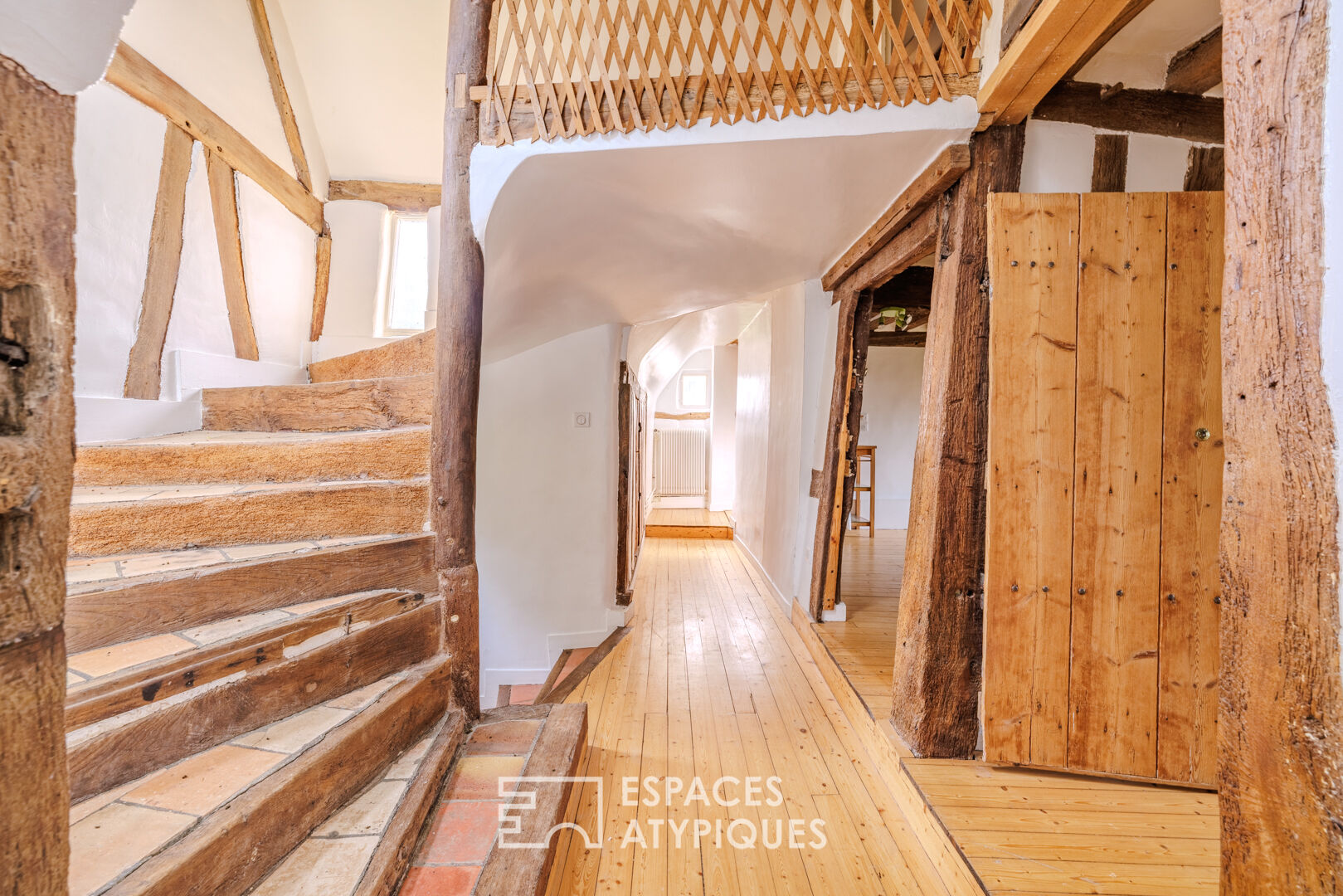 Ancien relais de poste réhabilité avec dépendance, tennis et poolhouse