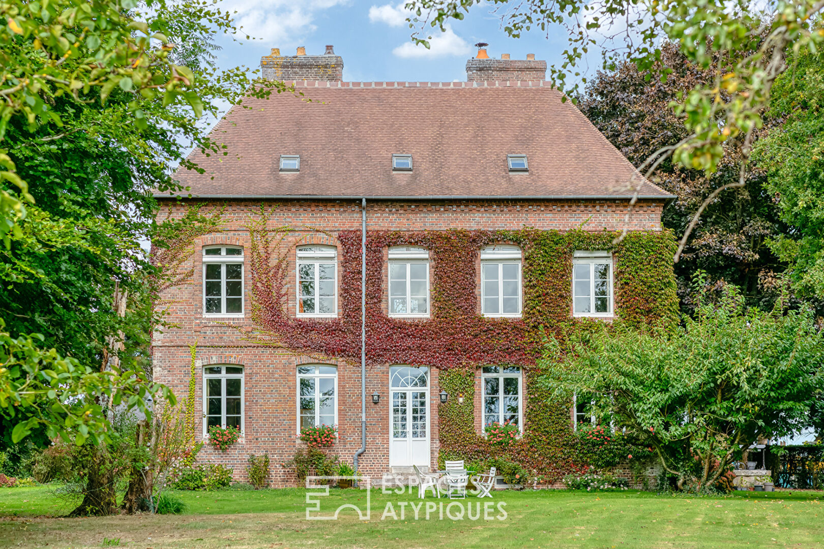 Manor house and its remarkable dovecote