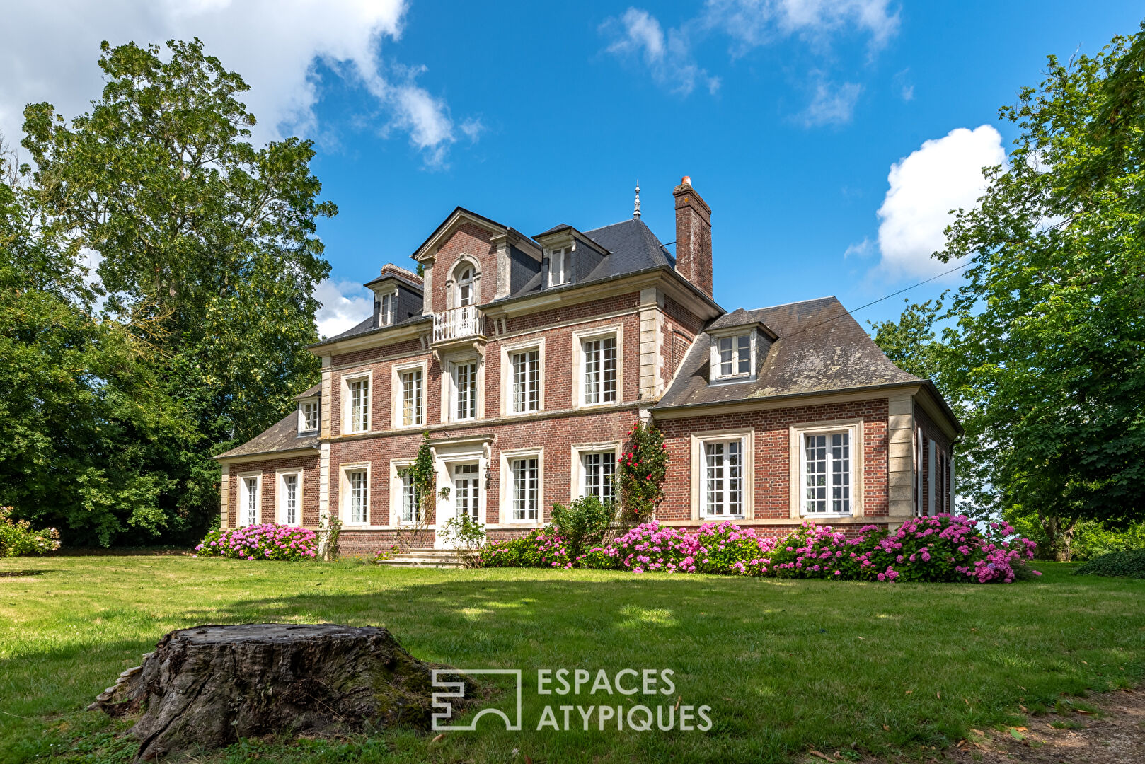 Maison de maître dans un parc arboré