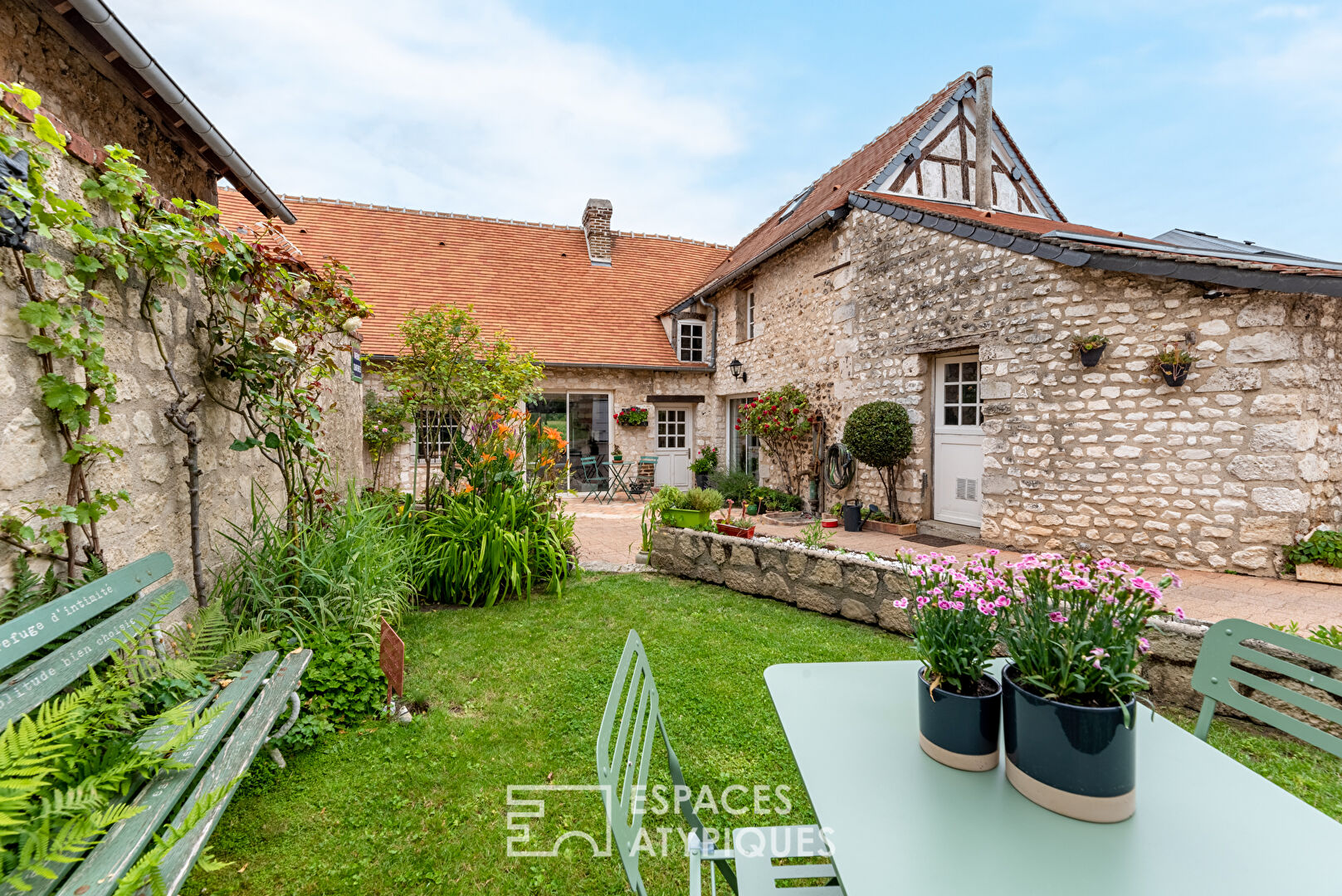 Charmante maison du 18e en pierre en bord de rivière