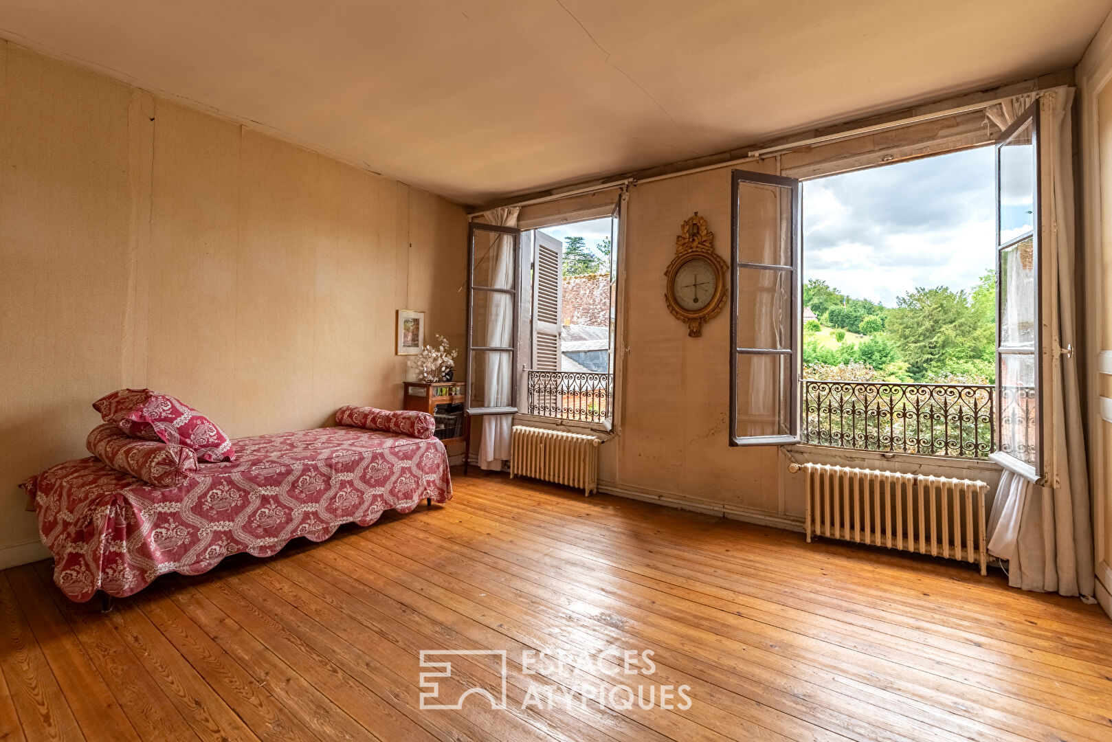 18th century property in the heart of Lyons-la-Fôret