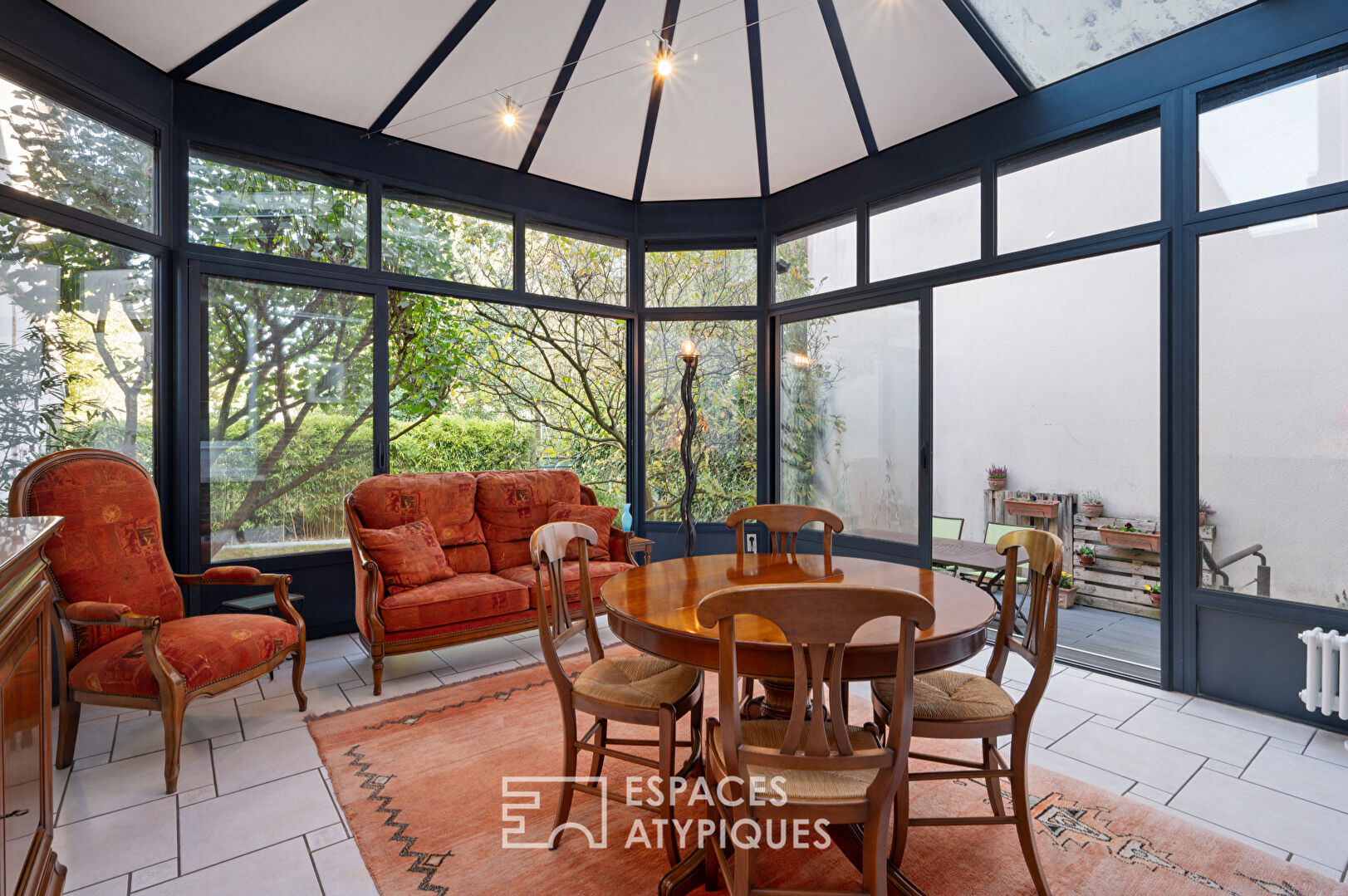 Elegance and charm for this bourgeois house