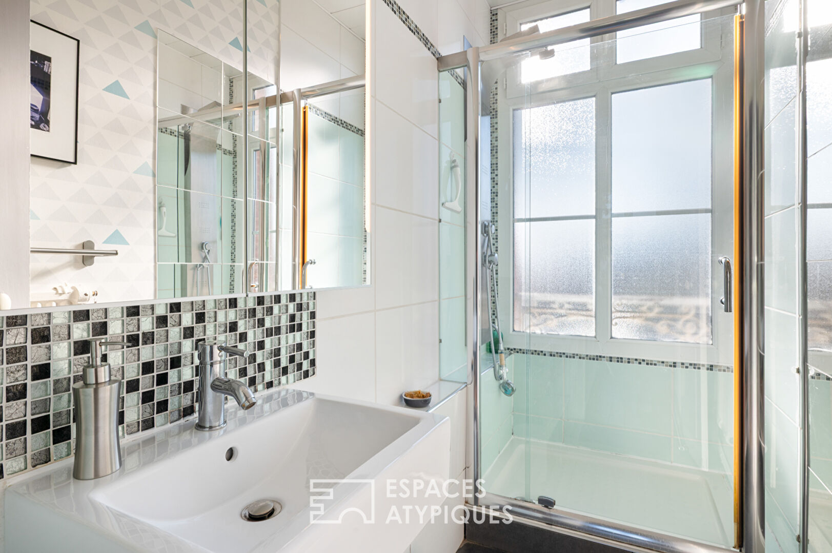 Elegance and charm for this bourgeois house