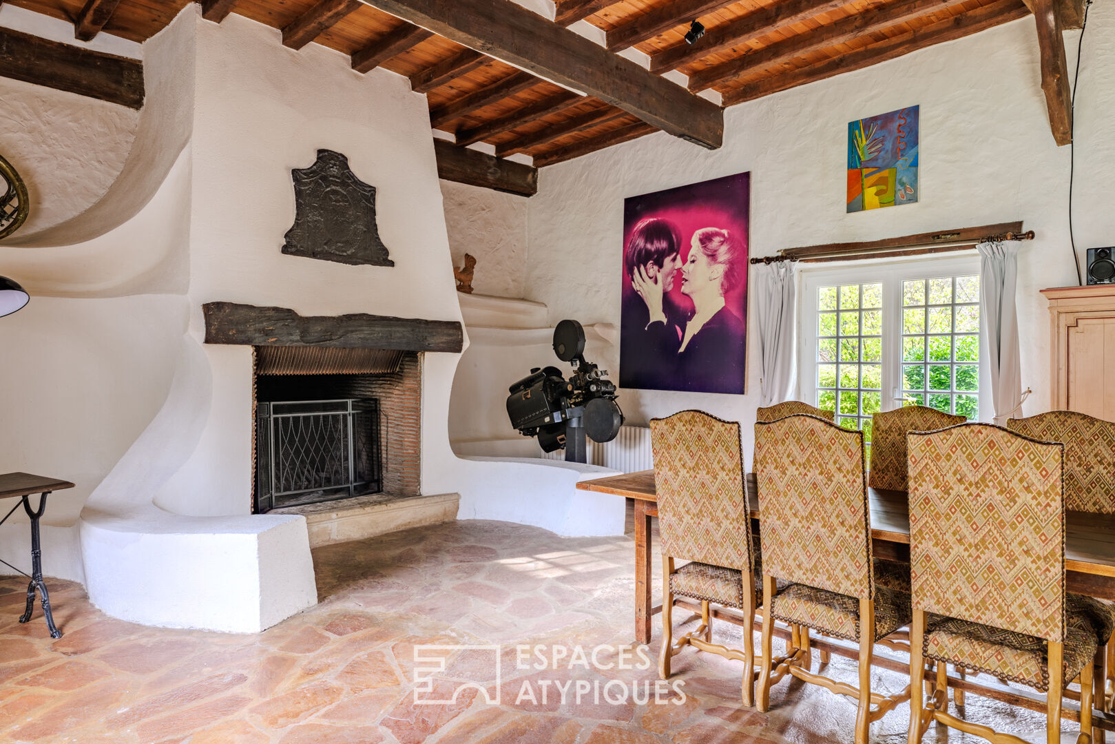 Late 19th century estate with swimming pool and projection room