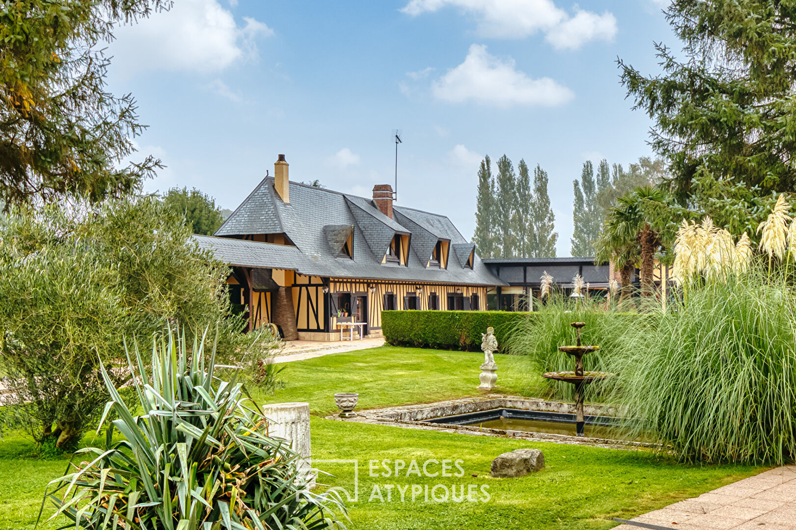 Renovated thatched cottage with swimming pool and outbuildings in the Normandy countryside