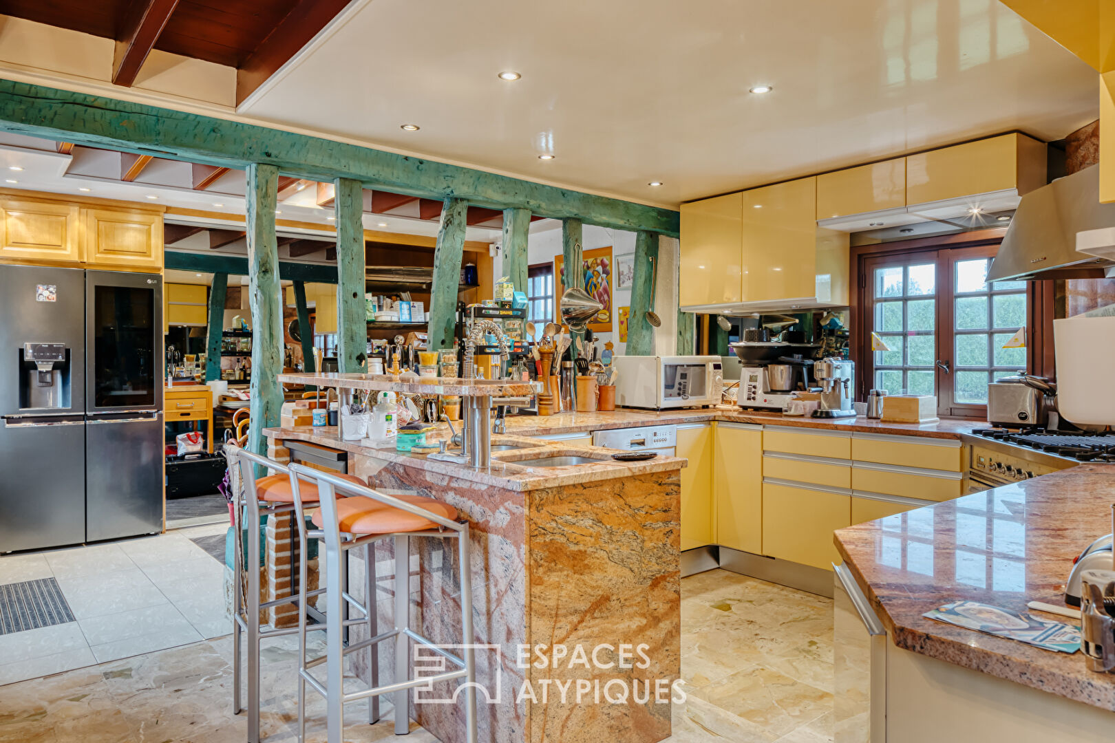 Renovated thatched cottage with swimming pool and outbuildings in the Normandy countryside