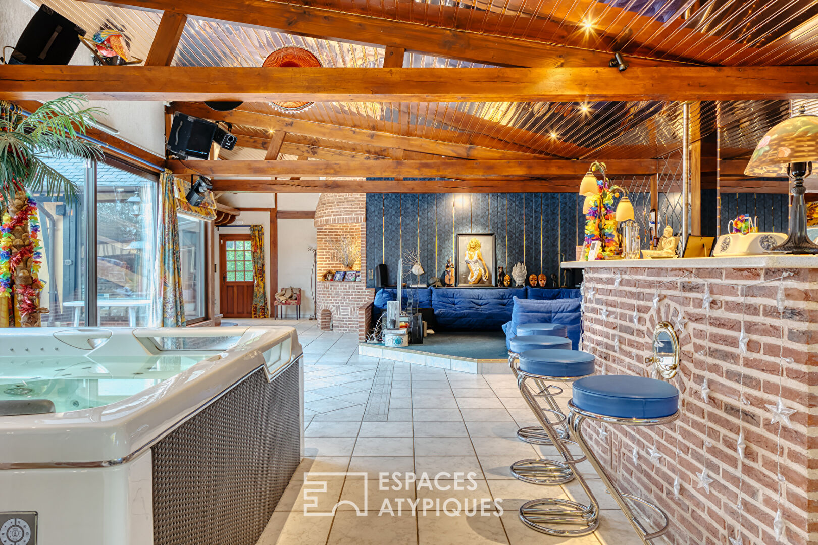 Renovated thatched cottage with swimming pool and outbuildings in the Normandy countryside