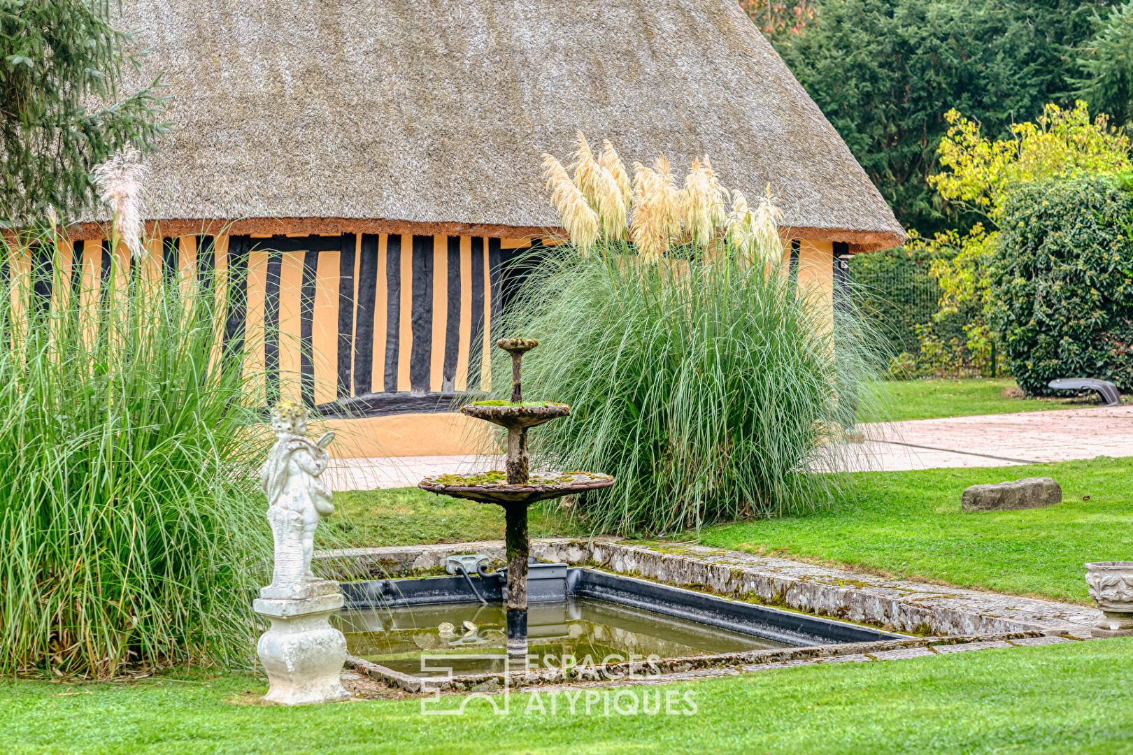 Renovated thatched cottage with swimming pool and outbuildings in the Normandy countryside