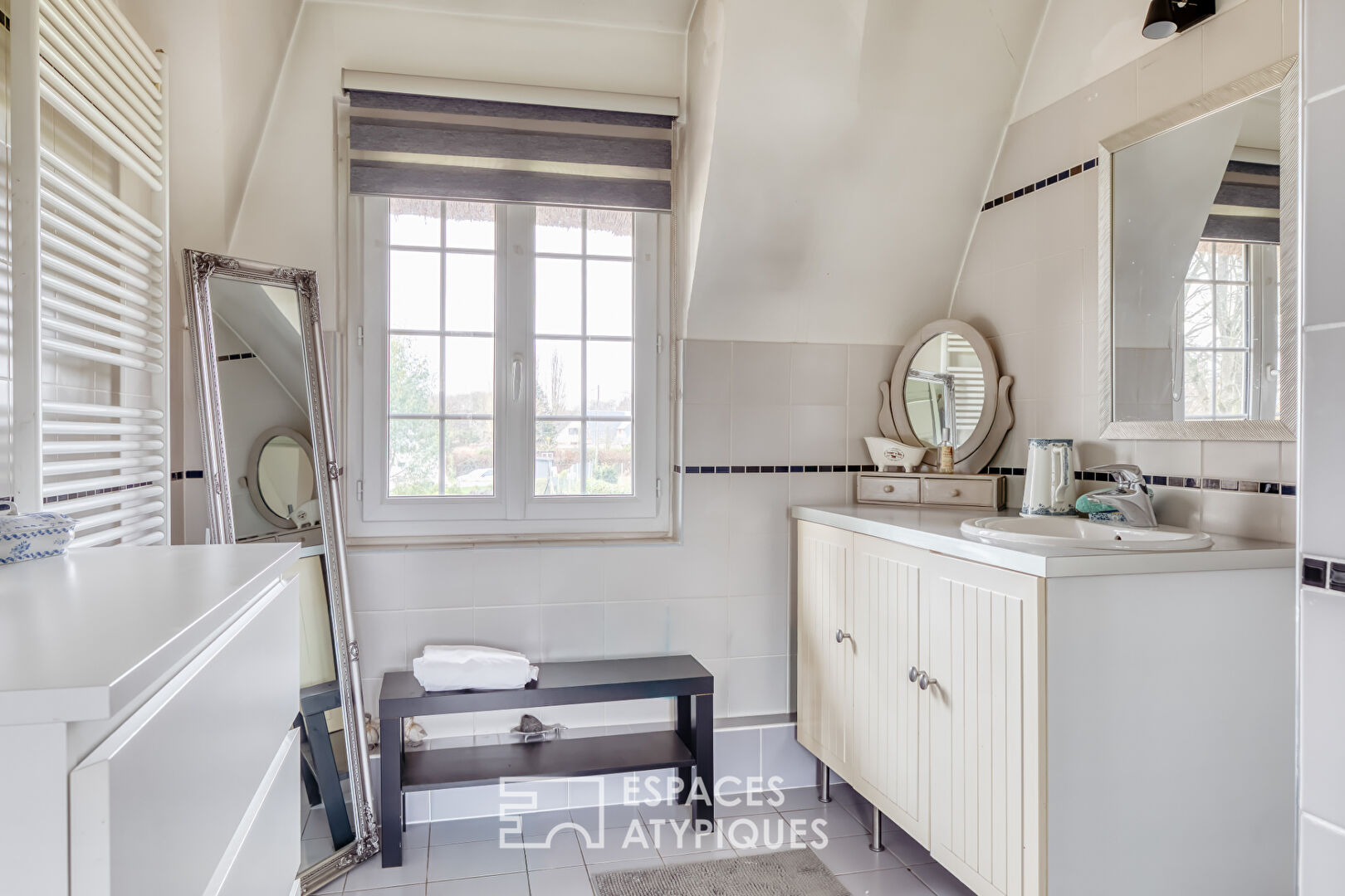 Authentique chaumière normande avec maison d&rsquo;amis