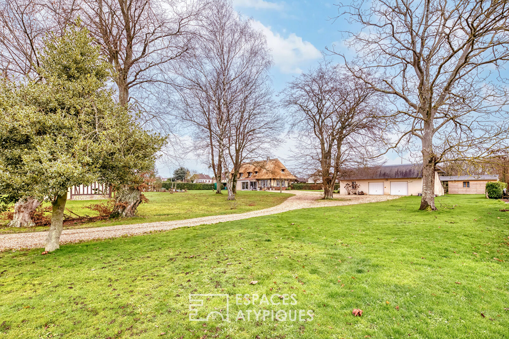 Authentique chaumière normande avec maison d&rsquo;amis
