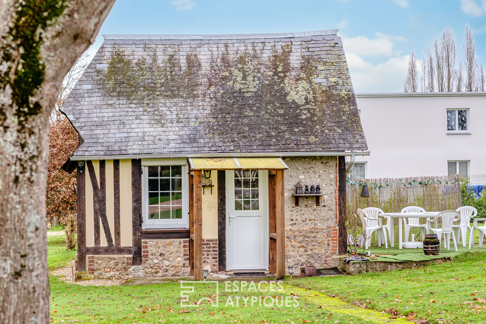 Authentique chaumière normande avec maison d&rsquo;amis