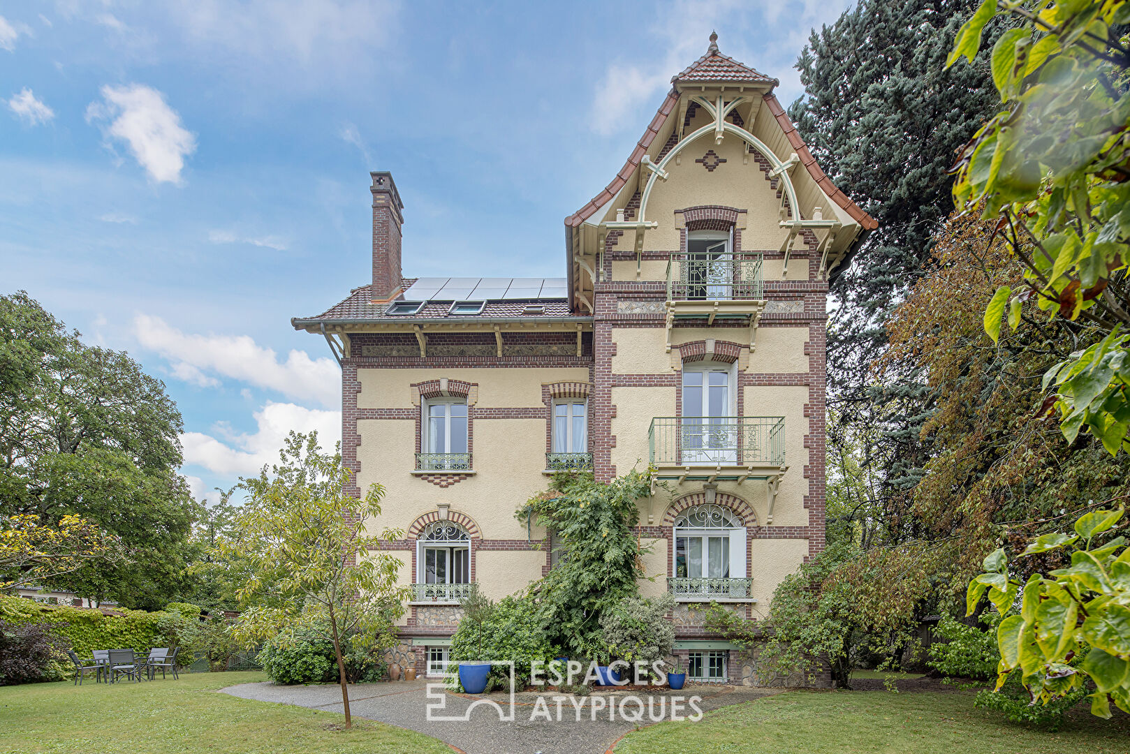 Majestic mansion with garden and outbuilding