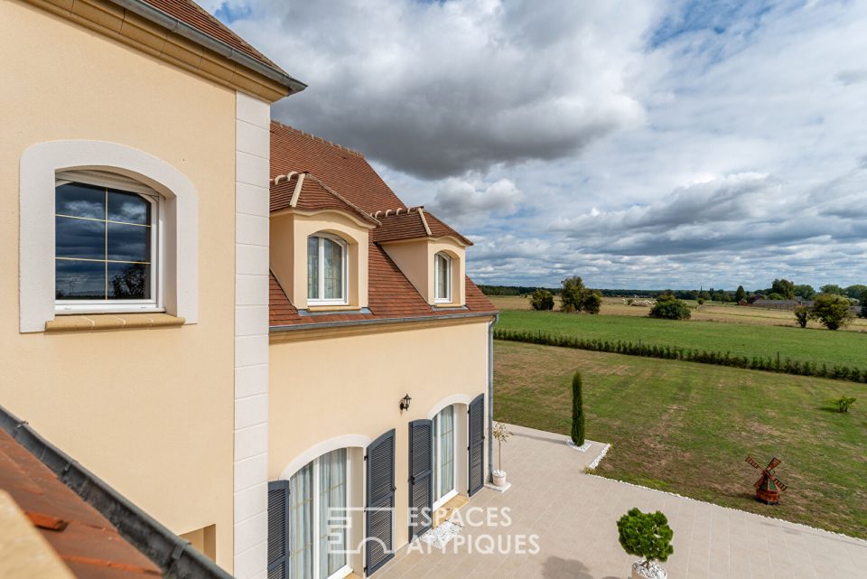 Maison contemporaine avec vue sur les champs.