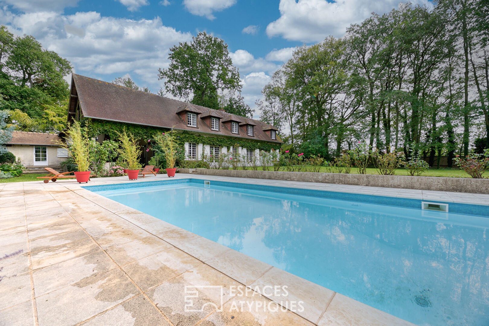 Elegant cottage avec piscine et tennis