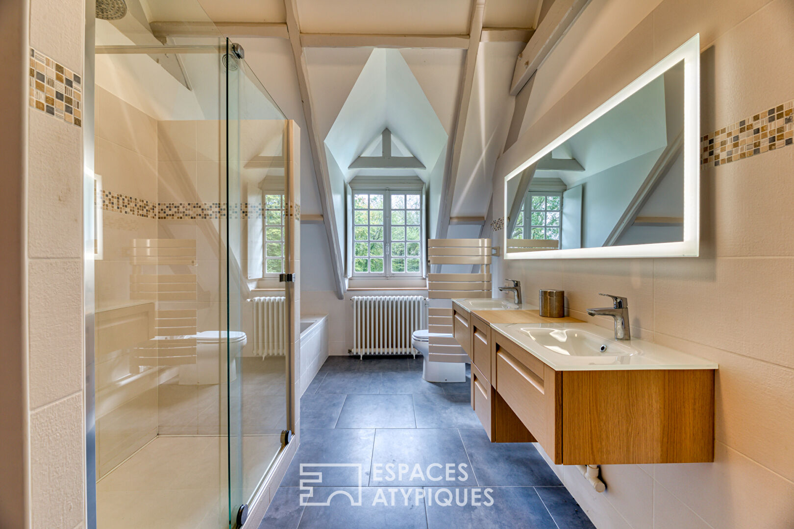 Elegant cottage avec piscine et tennis
