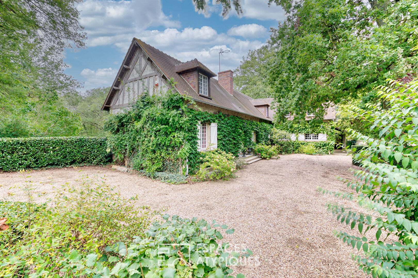 Elegant cottage avec piscine et tennis