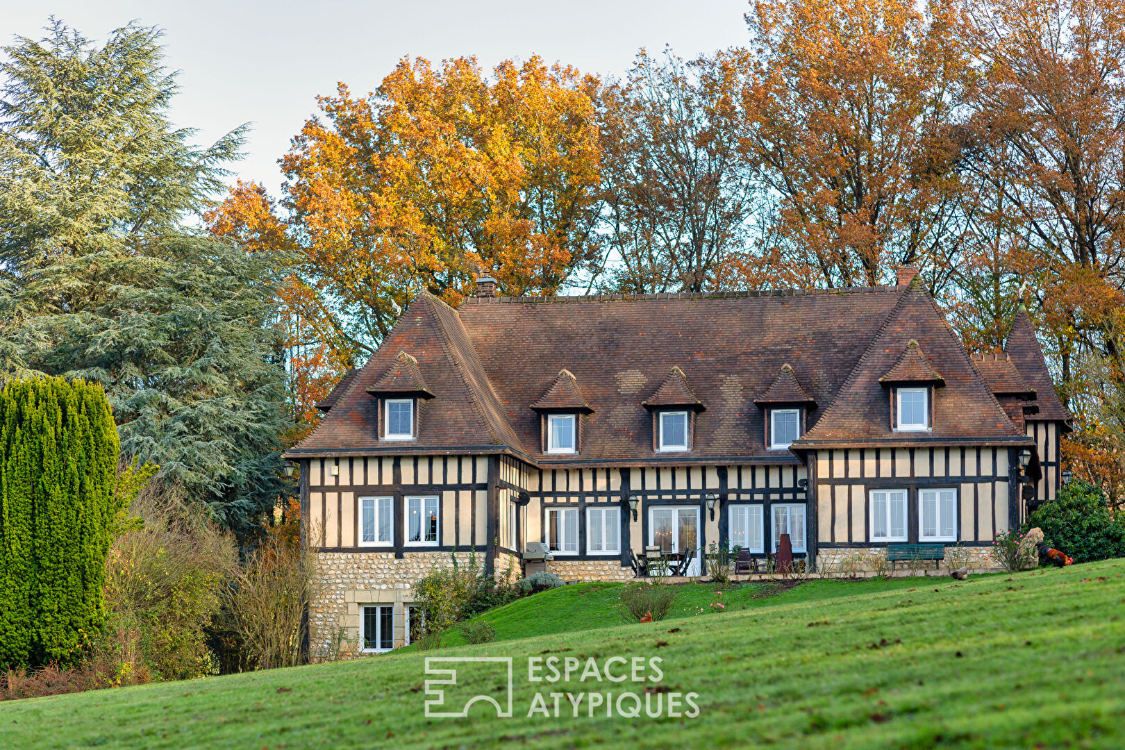 Manor designed by renowned architect in the Haras valley