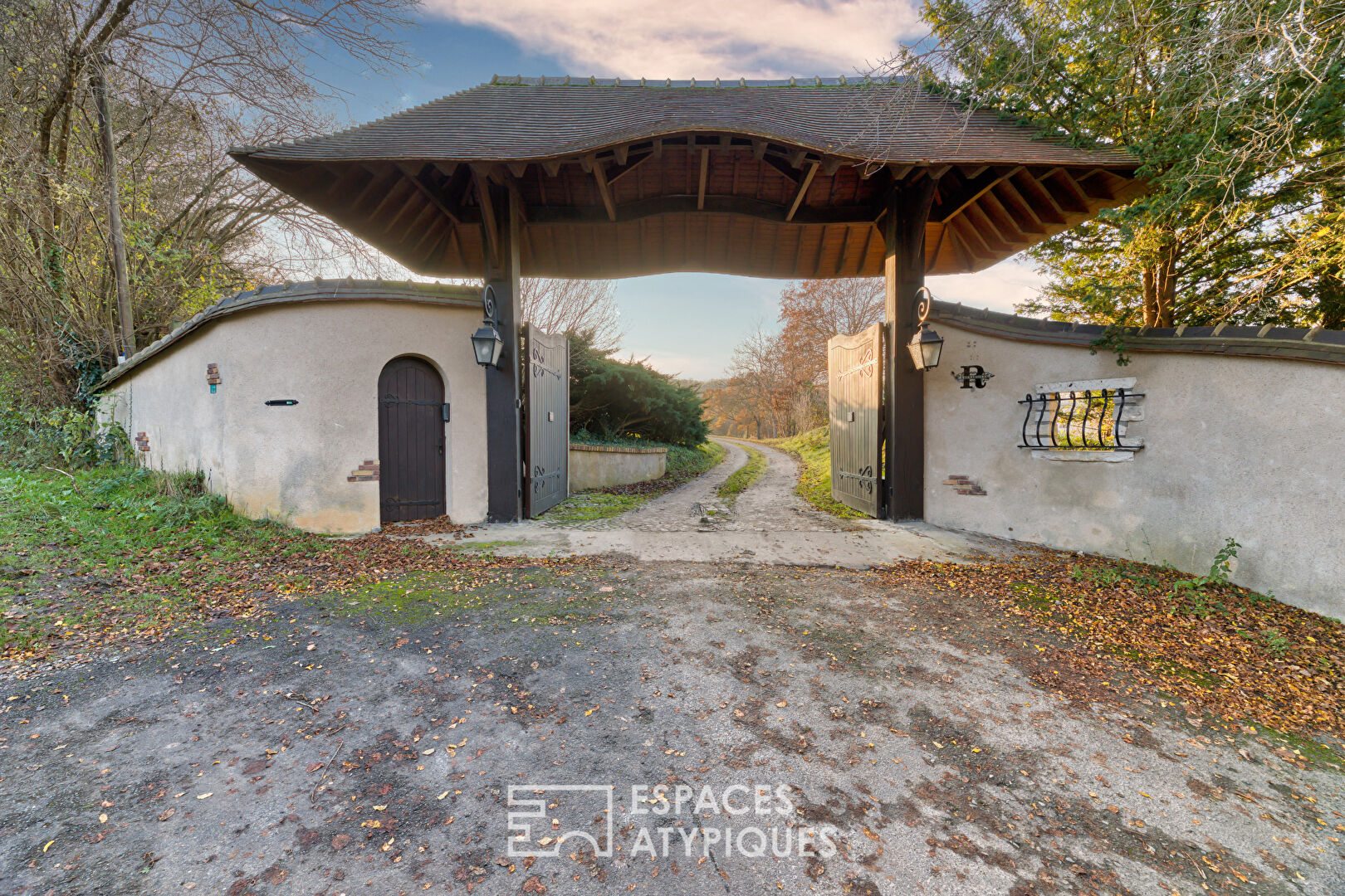 Manor designed by renowned architect in the Haras valley