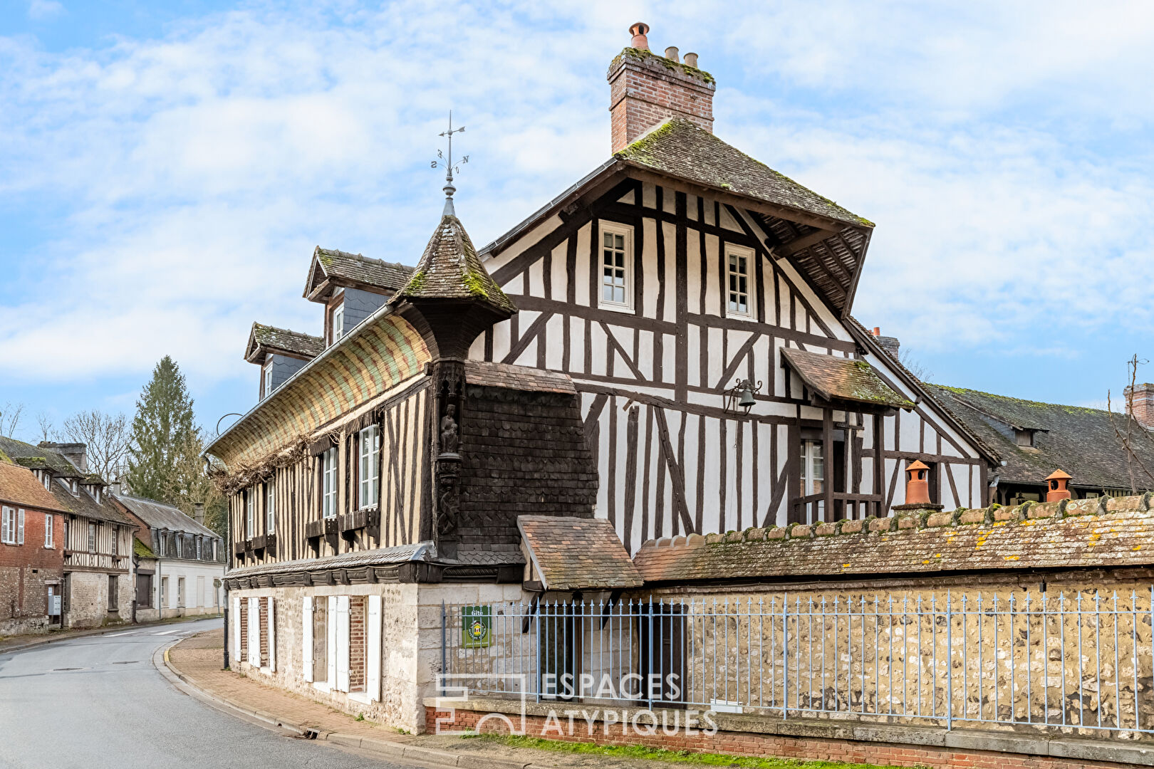 Maison normande du 16ème siècle, repaire secret de Sacha Guitry