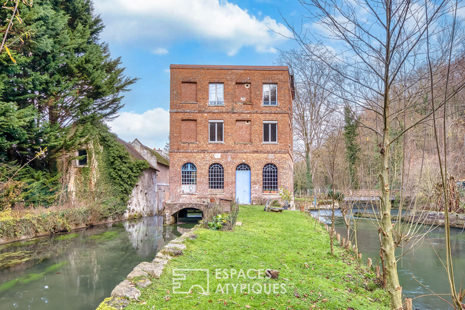 Ancien moulin sur un île privée avec piscine intérieure
