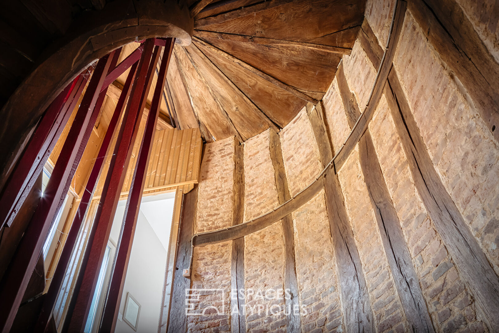 Ancien moulin sur un île privée avec piscine intérieure