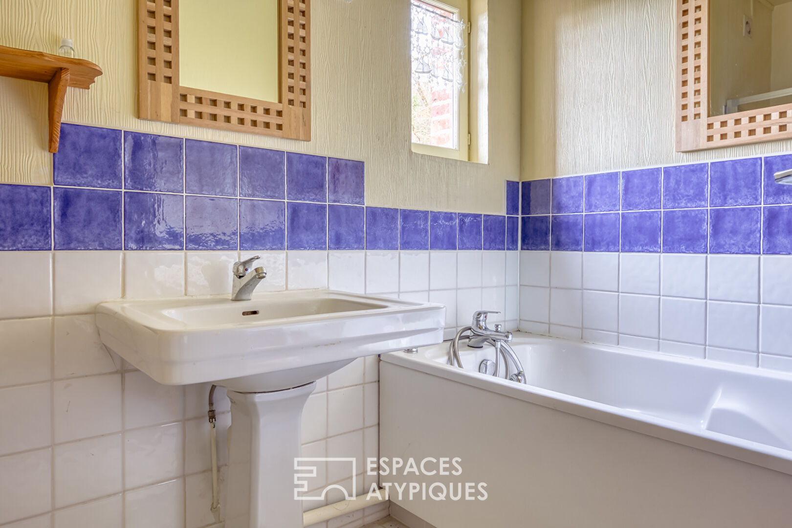 Ancien moulin sur un île privée avec piscine intérieure