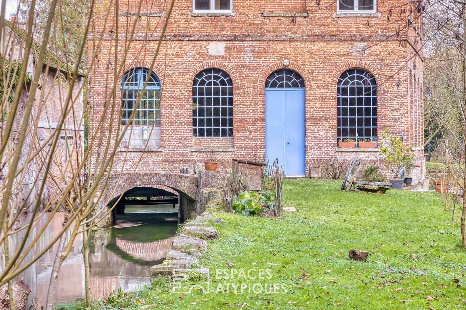 Ancien moulin sur un île privée avec piscine intérieure
