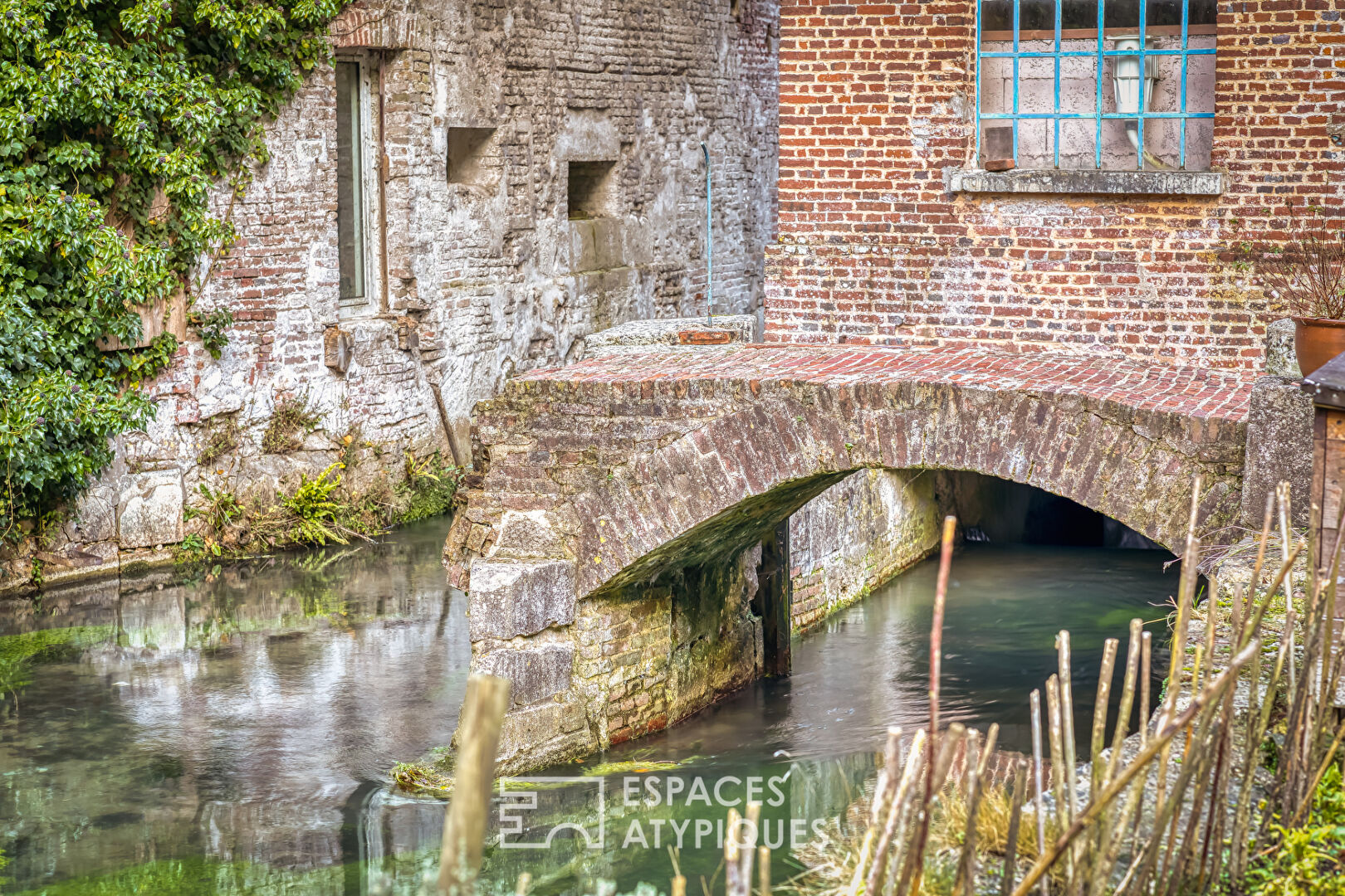 Ancien moulin sur un île privée avec piscine intérieure