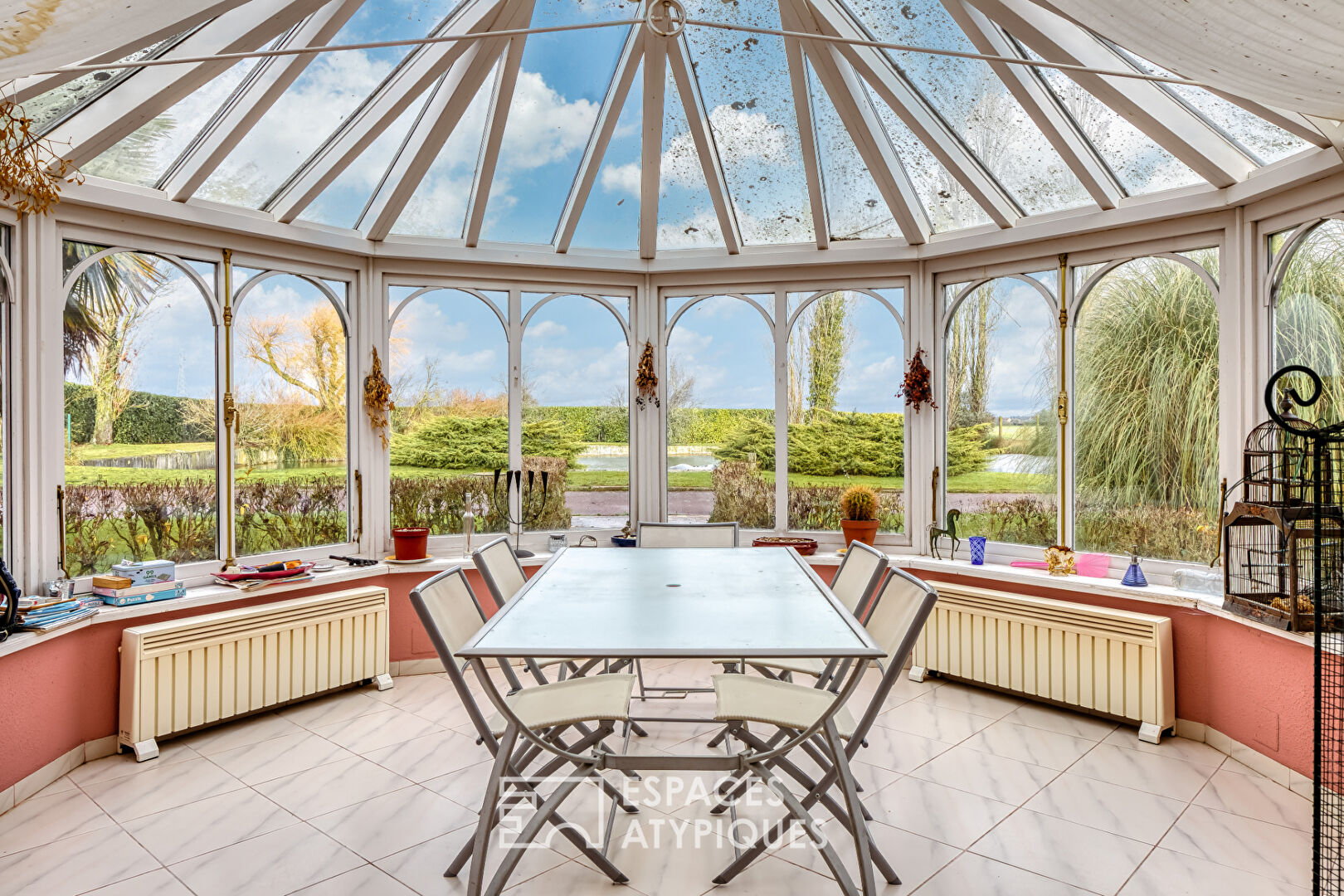 Propriété de caractère avec étang privatif