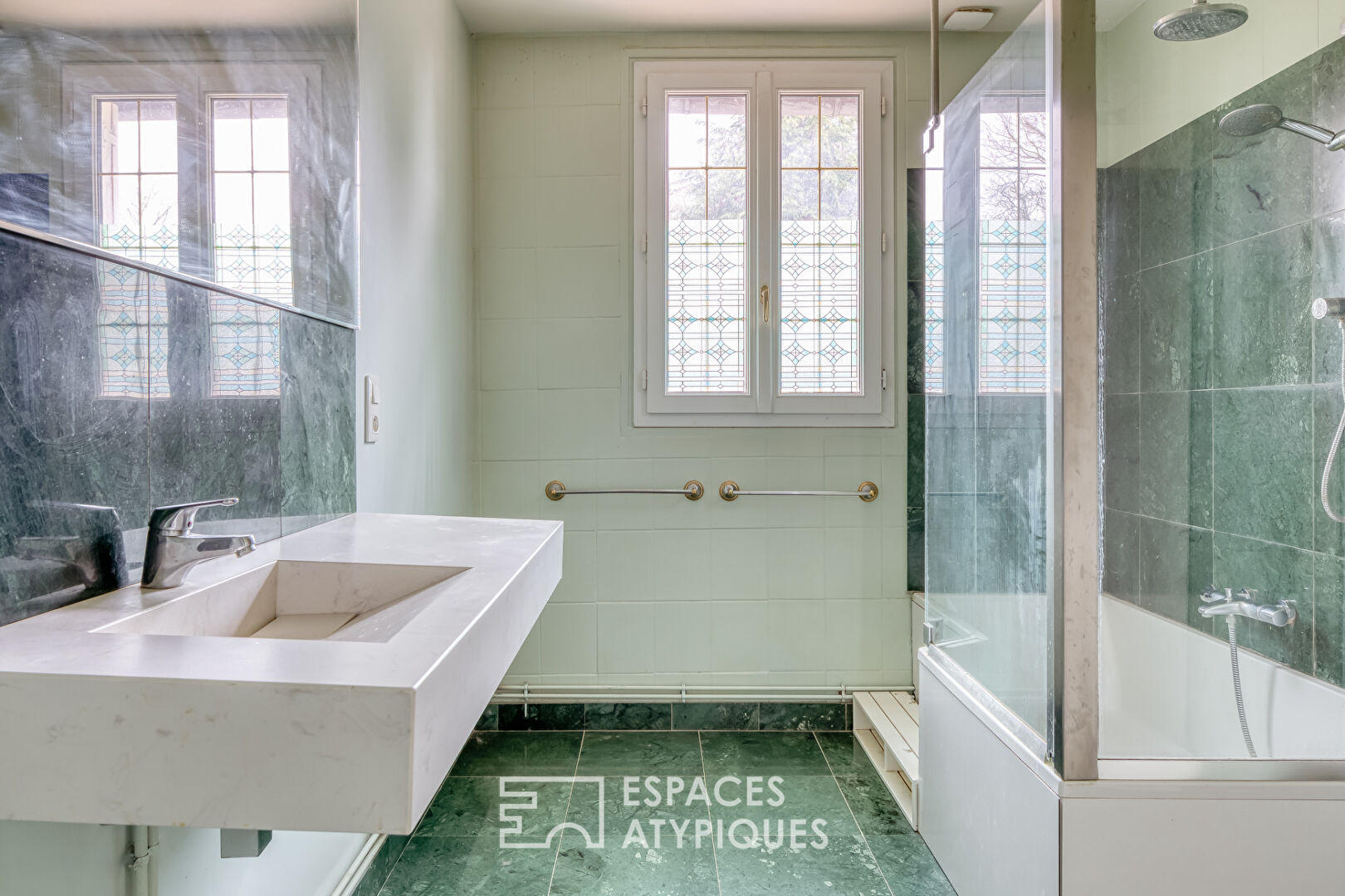 Propriété de caractère avec étang privatif