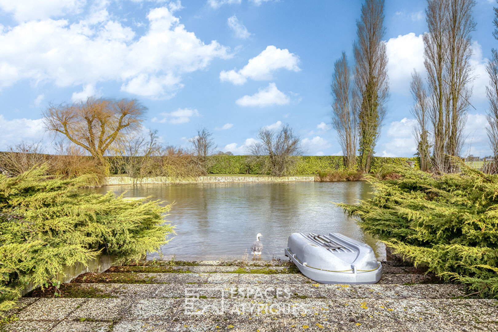 Propriété de caractère avec étang privatif