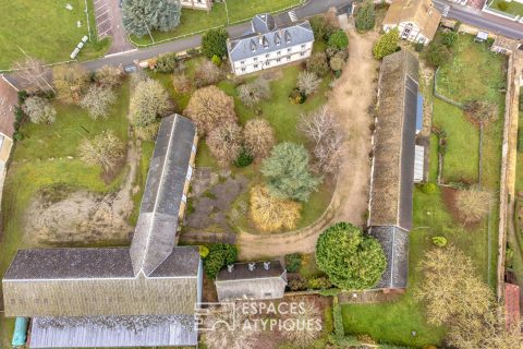 Domaine avec salle de réception et dépendances dans un parc de un hectare