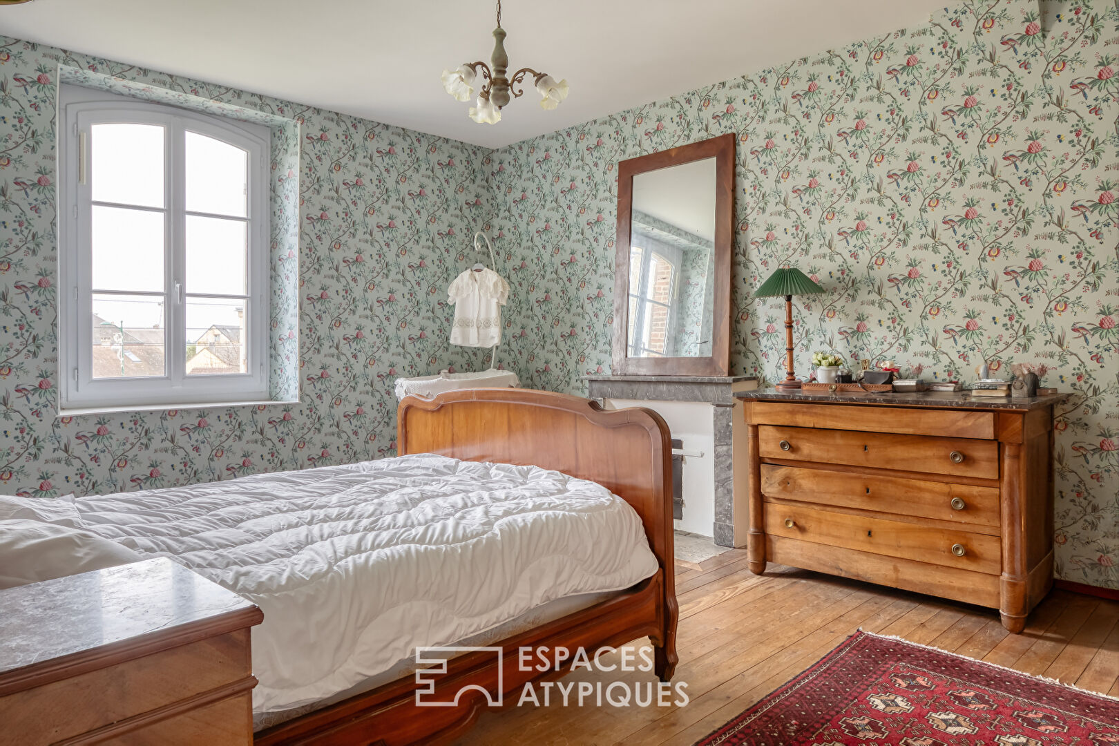 Domaine avec salle de réception et dépendances dans un parc de un hectare