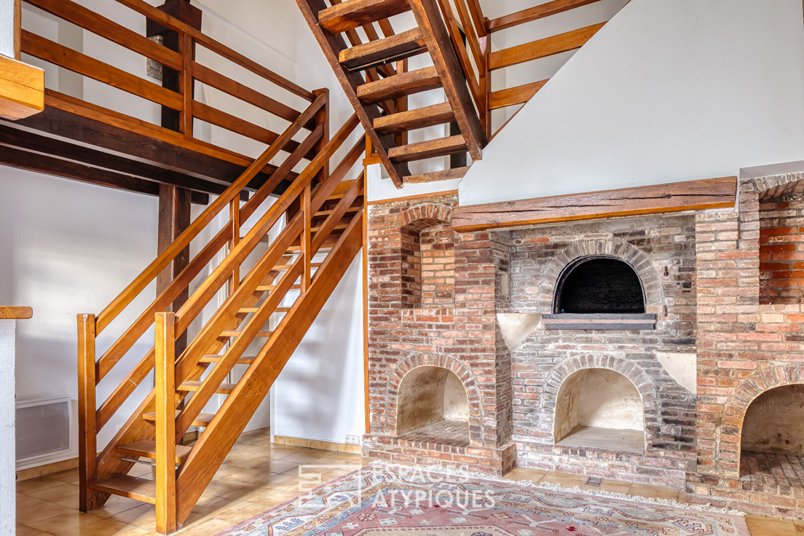 Domaine avec salle de réception et dépendances dans un parc de un hectare