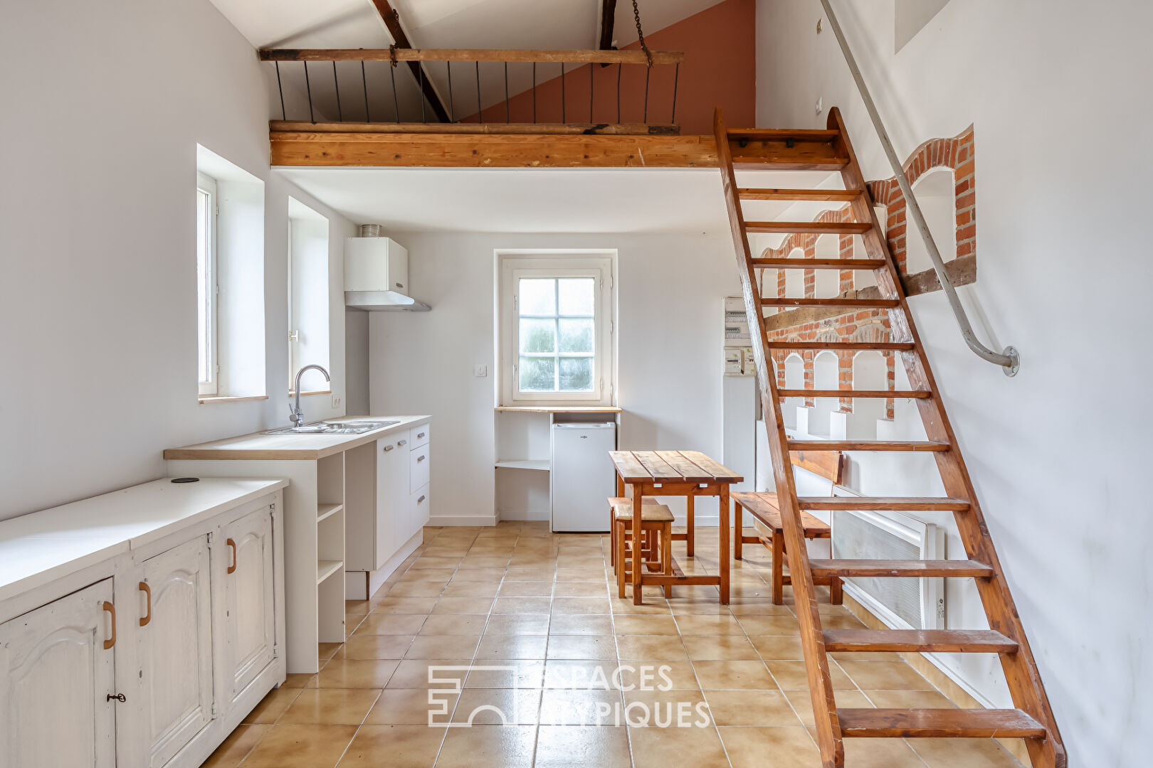 Domaine avec salle de réception et dépendances dans un parc de un hectare