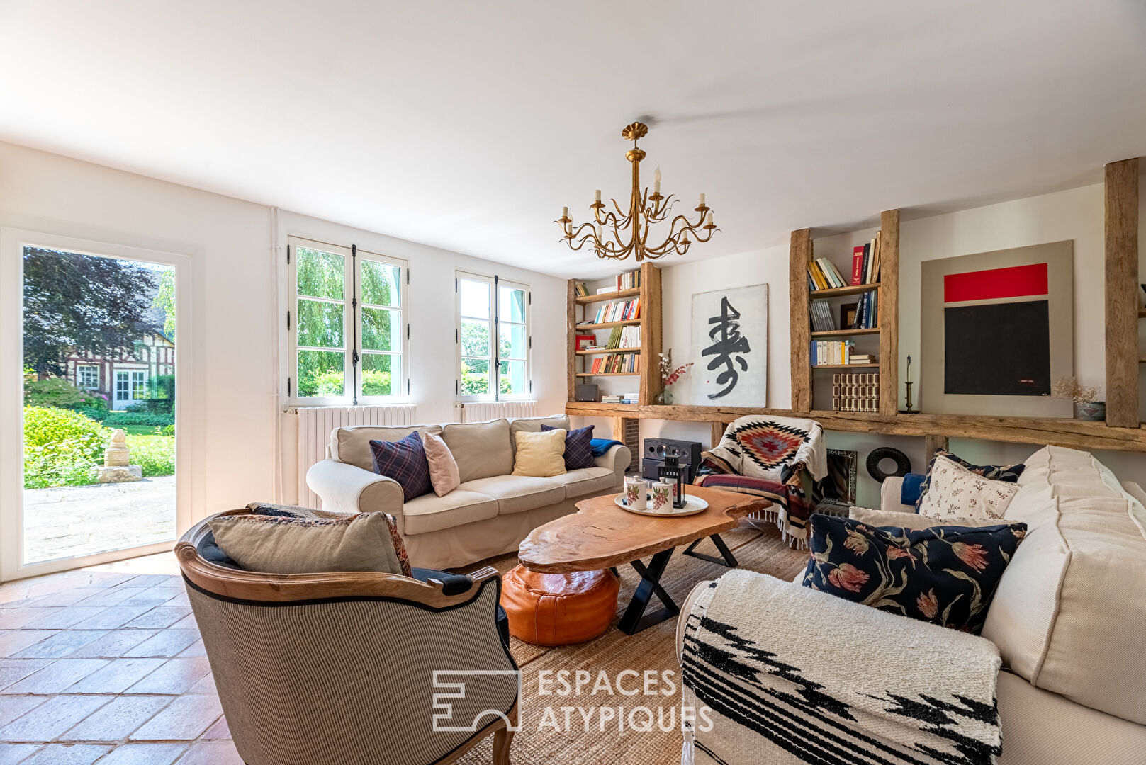 Cottage normand rénové avec dépendances dans un parc arboré