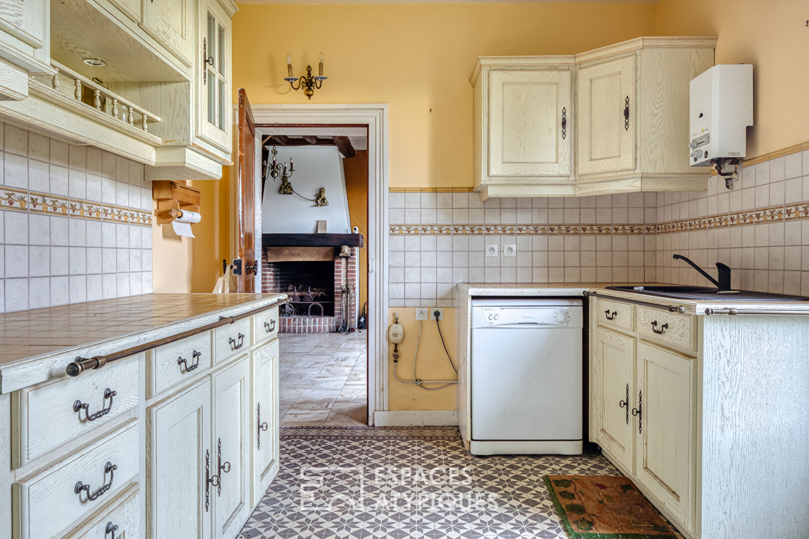 Longère de caractère avec de nombreuses dépendances à rénover