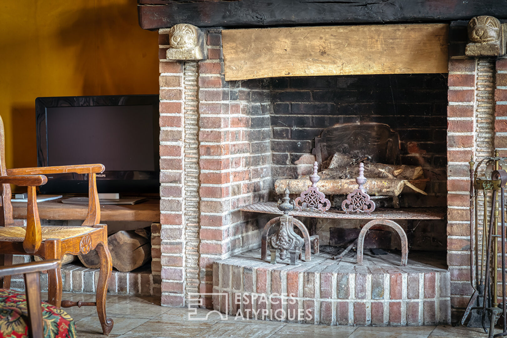 Longère de caractère avec de nombreuses dépendances à rénover