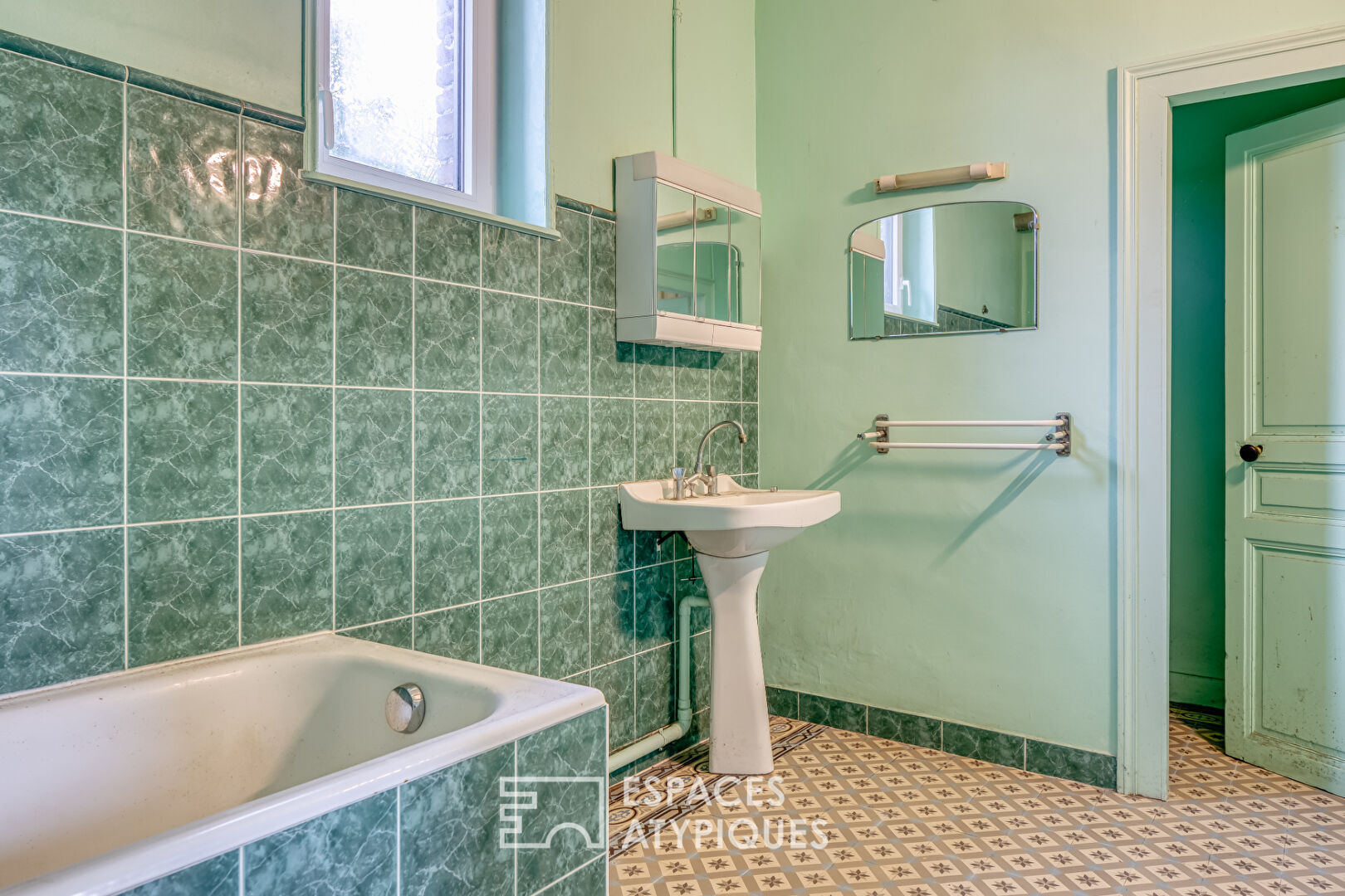 Longère de caractère avec de nombreuses dépendances à rénover