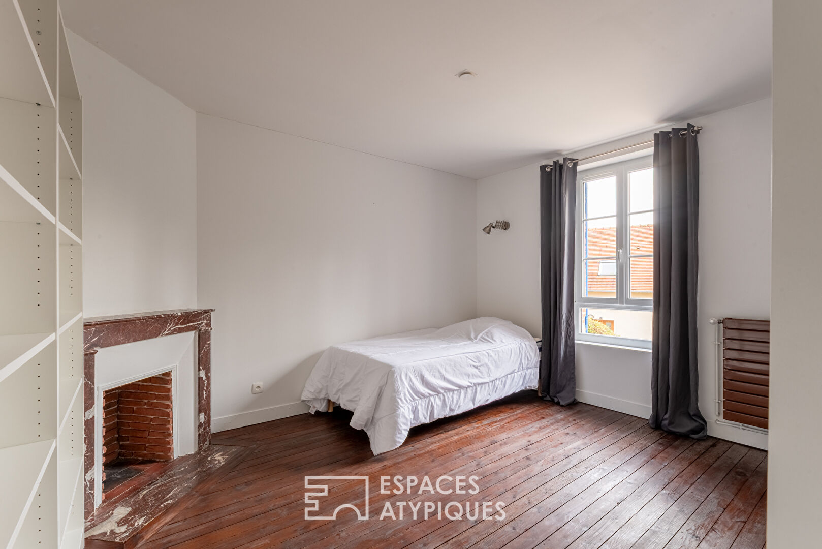 Propriété singulière avec son jardin arboré