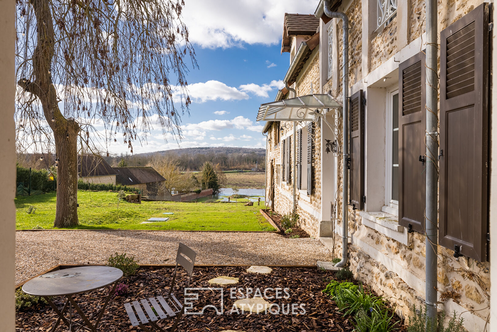 Ancien chai rénové avec vue sur l&rsquo;Eure