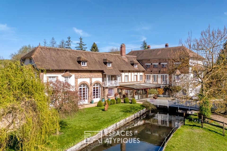 Entre briques et rivière : Ancien moulin de caractère et ses vastes dépendances