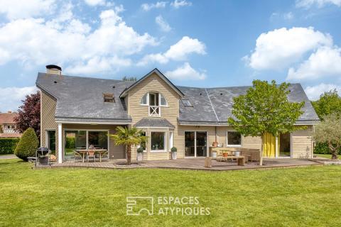 Maison d&rsquo;architecte avec dépendance dans un parc
