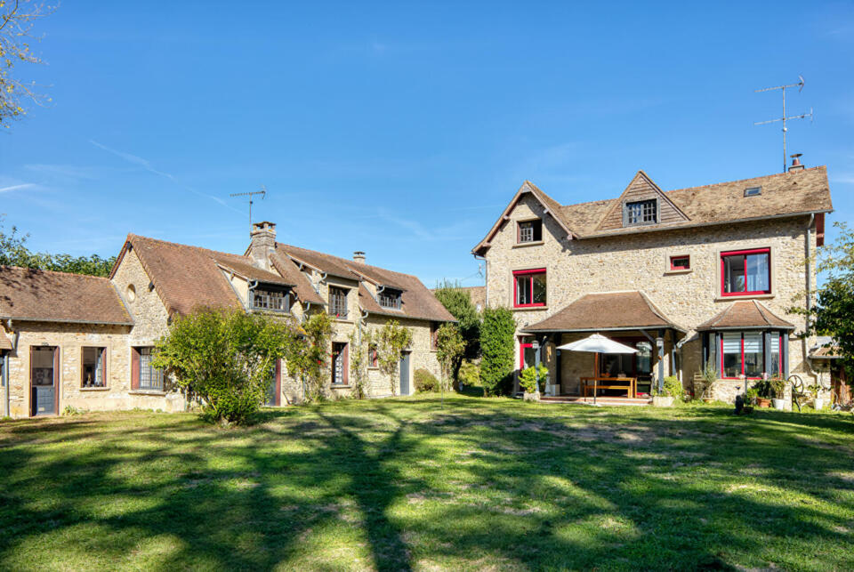 Propriété de charme avec sa dépendance au bord de l'Eure