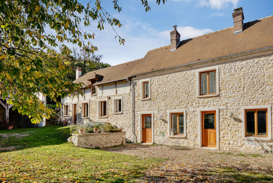 Maison de campagne rénovée aux lignes architecturales
