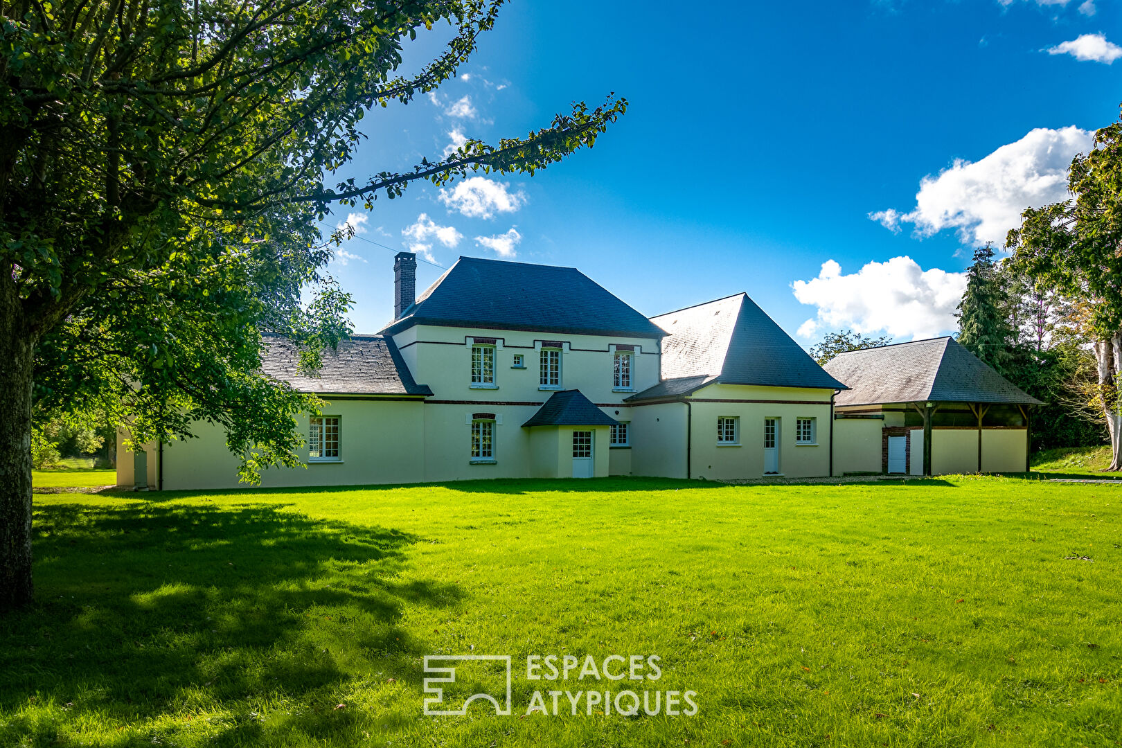 Family property in an equestrian environment
