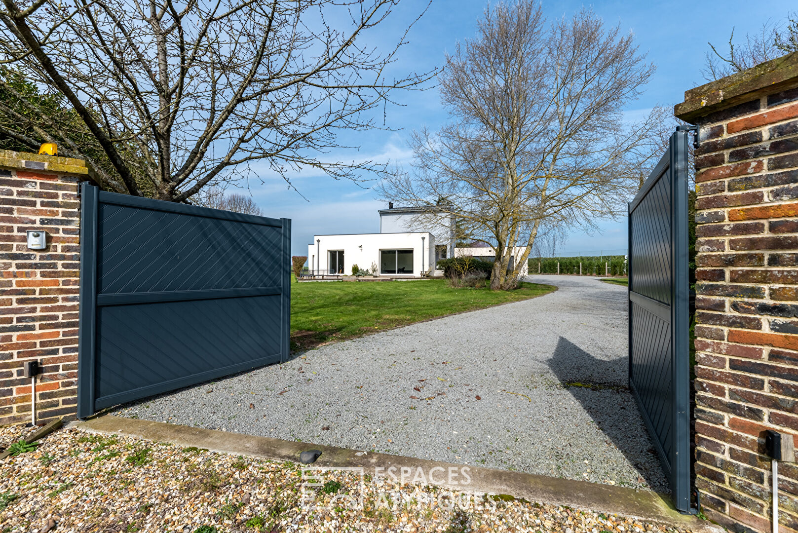 Maison d’architecte avec piscine intérieure