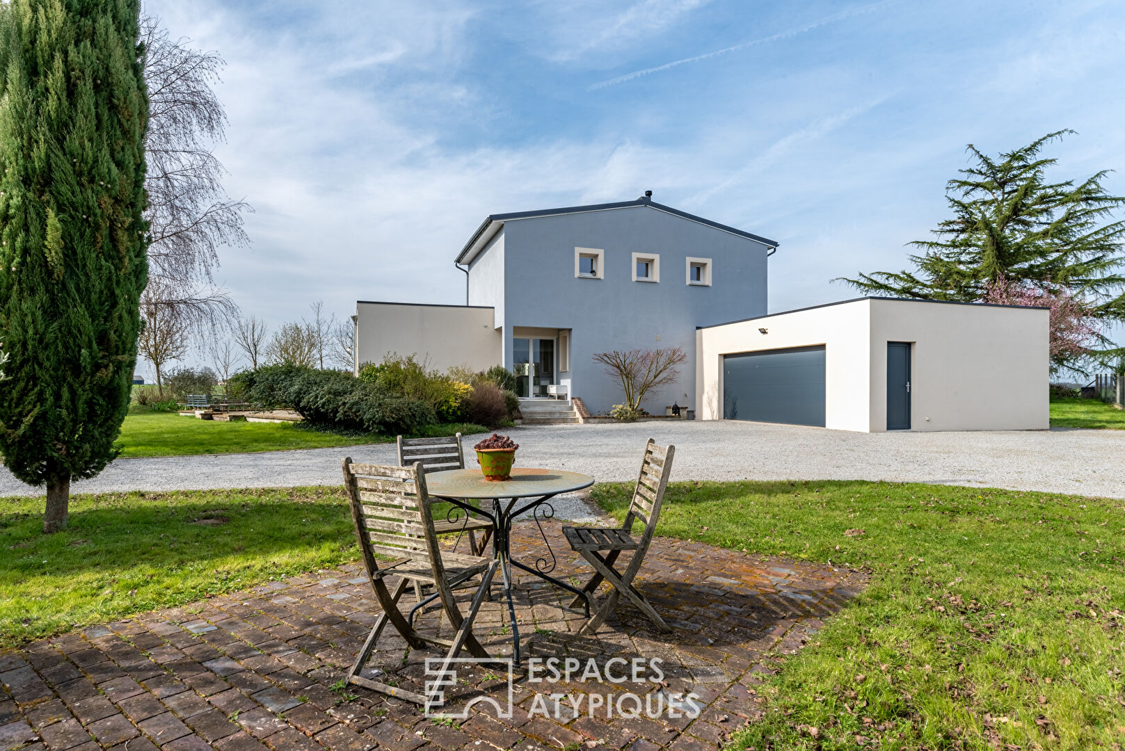 Maison d’architecte avec piscine intérieure