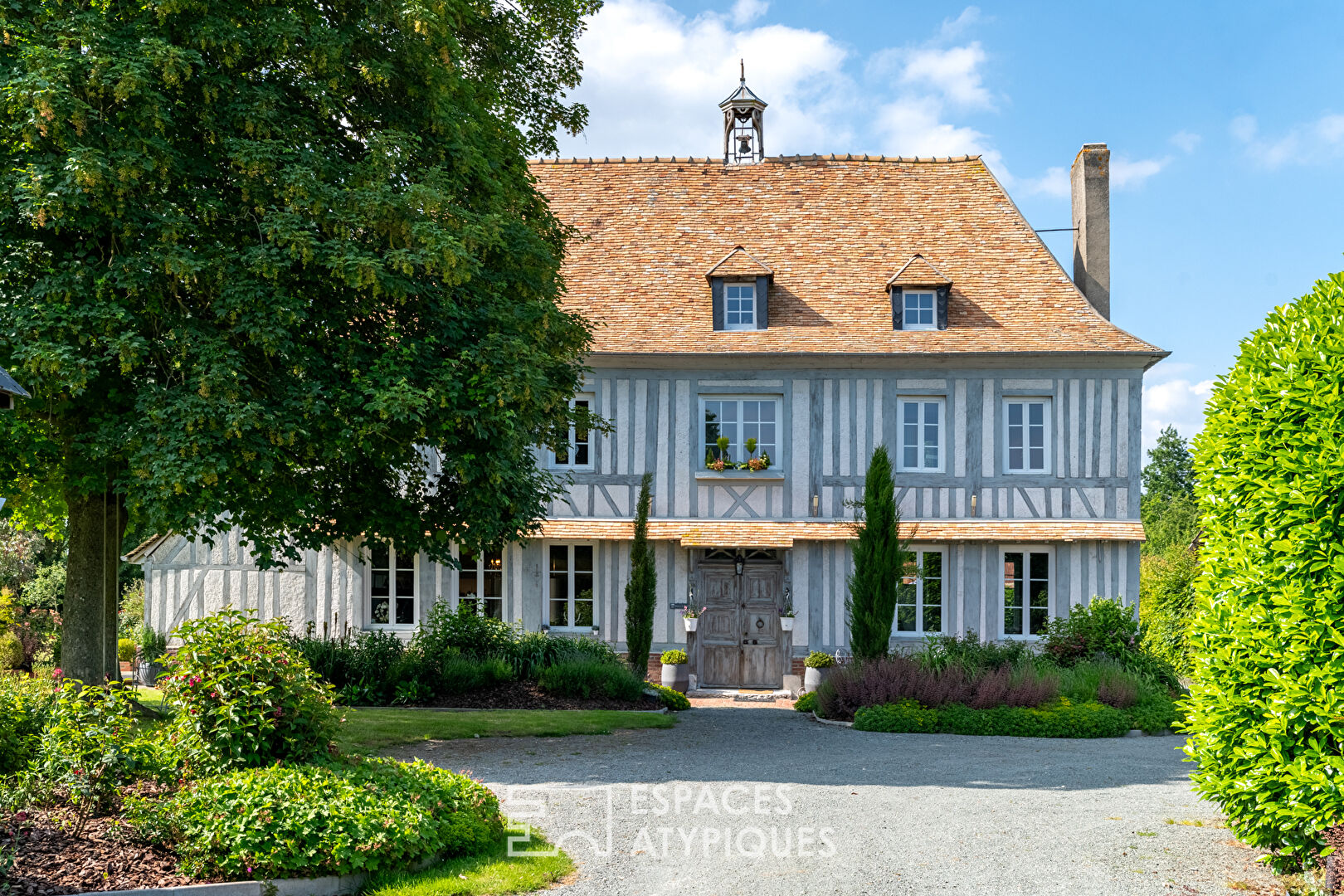 18th century manor house with a swimming pool in an enchanting setting