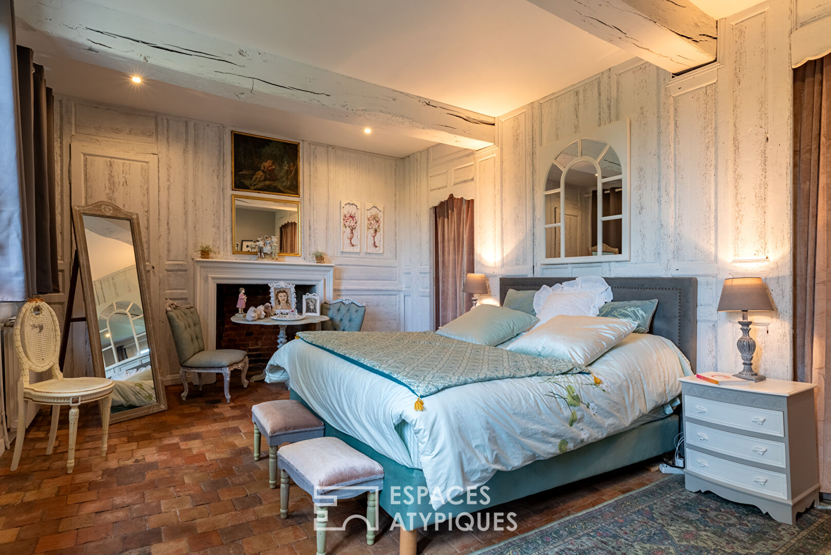 18th century manor house with a swimming pool in an enchanting setting